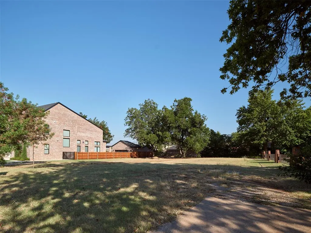 Photo 13 — 813 NW 44th Street, Oklahoma City, OK 73118