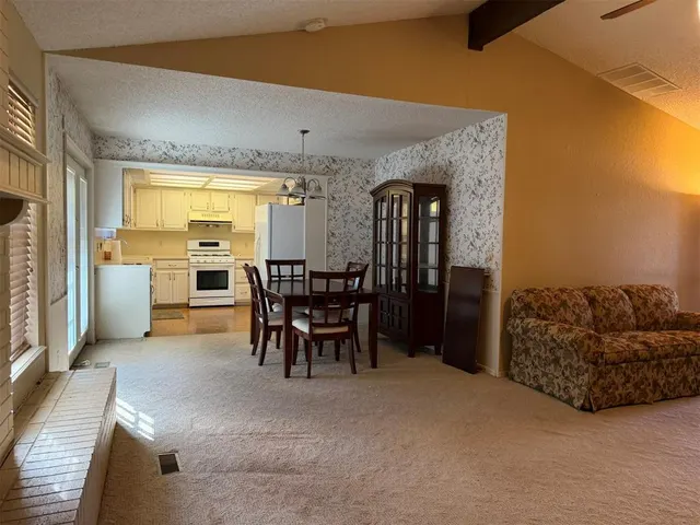 Photo 4 — 7324 WALNUT CREEK Drive, Oklahoma City, OK 73142