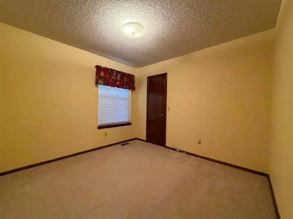 Photo 10 — 7324 WALNUT CREEK Drive, Oklahoma City, OK 73142