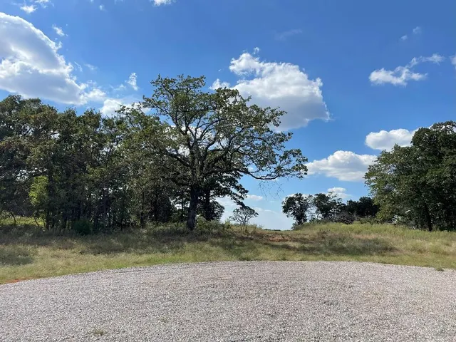 Photo 2 — 5402 Oak Hill Ranch Road, Noble, OK 73068