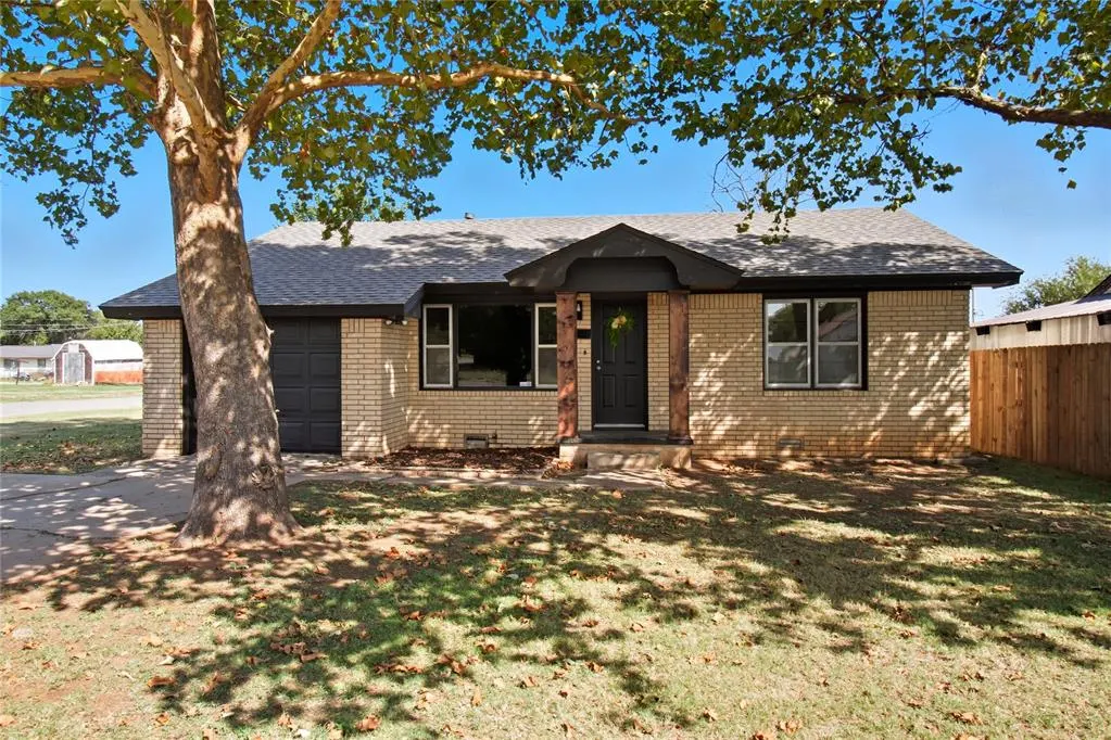 Front exterior — 530 N Lowe Street, Hobart, OK 73651