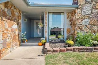 Sold home at 326 Cedar Bend Drive