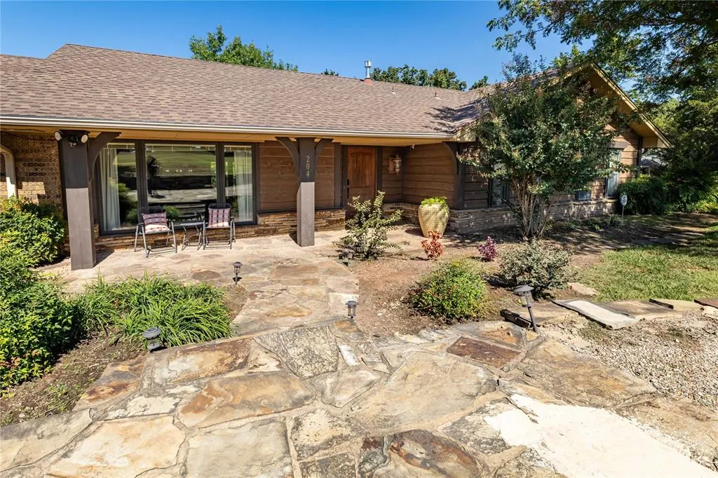 Photo 3 — 204 Cristina Drive, Guthrie, OK 73044