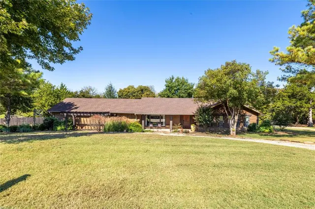 Photo 4 — 204 Cristina Drive, Guthrie, OK 73044