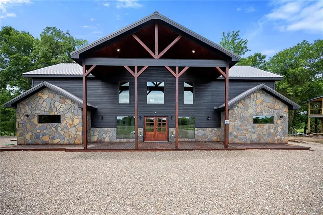 Photo 2 — 204 Stones River Lane, Broken Bow, OK 74728