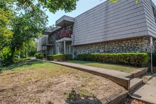 Sold home at 6038 NW Expressway #A