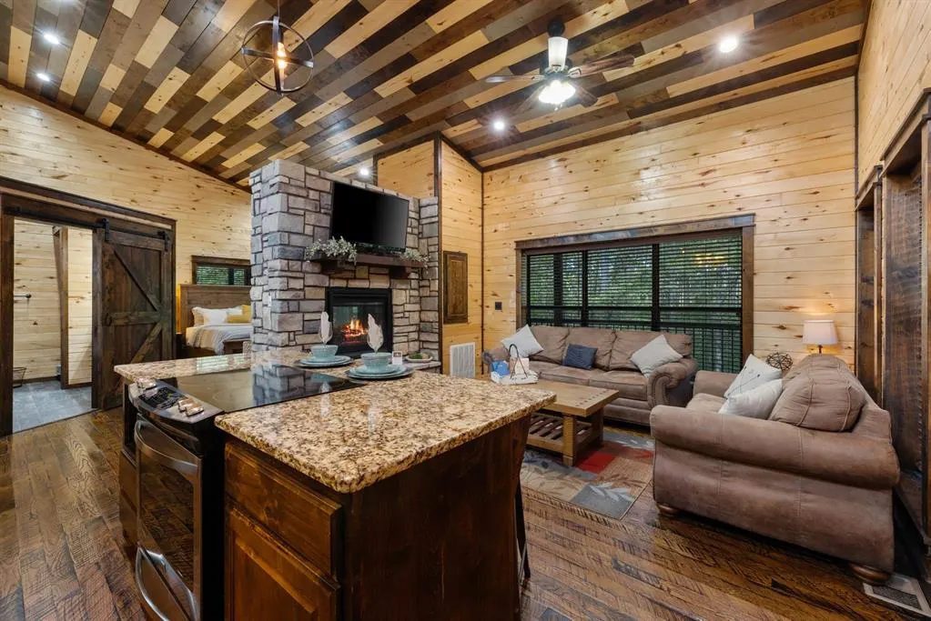 Front exterior — 31 Wild Turkey Trail, Broken Bow, OK 74728