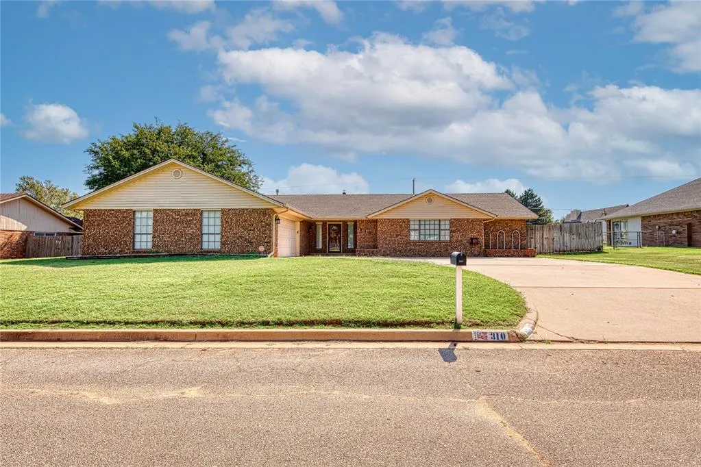 Front exterior — 310 Elkview Drive, Elk City, OK 73644