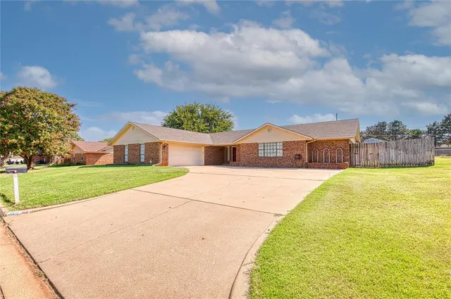 Photo 2 — 310 Elkview Drive, Elk City, OK 73644
