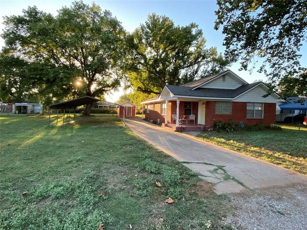Front exterior — 202 Ash, Maysville, OK 73057