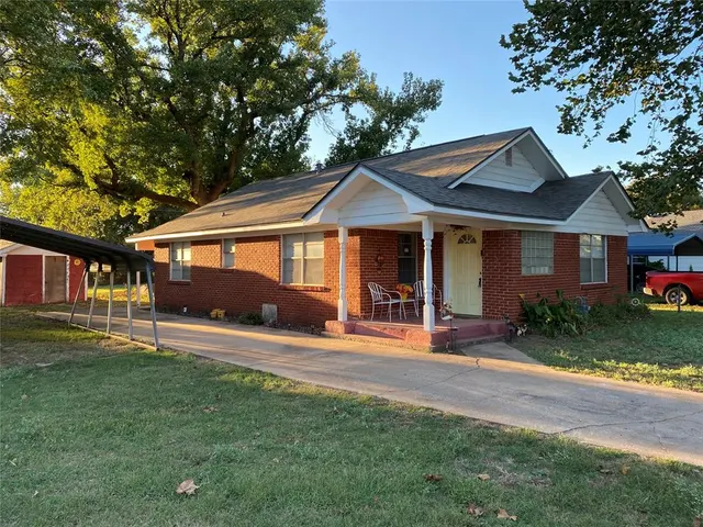 Photo 3 — 202 Ash, Maysville, OK 73057