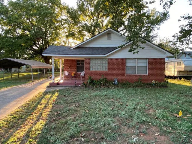 Photo 4 — 202 Ash, Maysville, OK 73057
