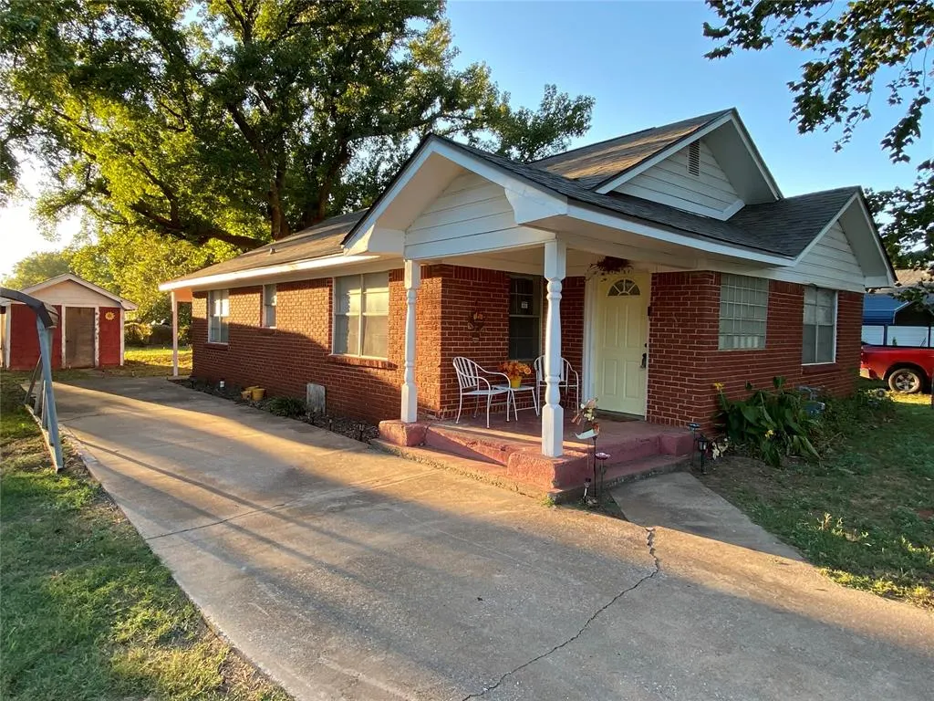 Photo 5 — 202 Ash, Maysville, OK 73057