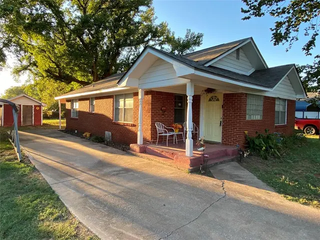 Photo 5 — 202 Ash, Maysville, OK 73057