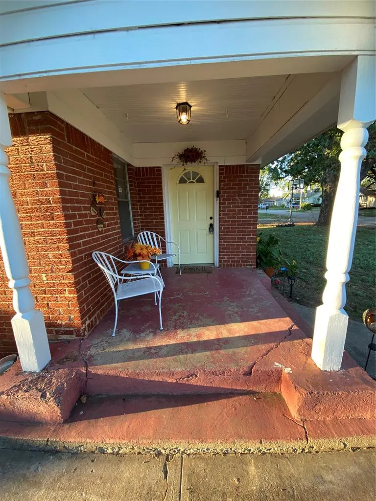 Photo 6 — 202 Ash, Maysville, OK 73057