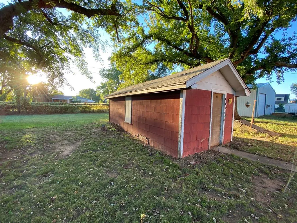 Photo 7 — 202 Ash, Maysville, OK 73057