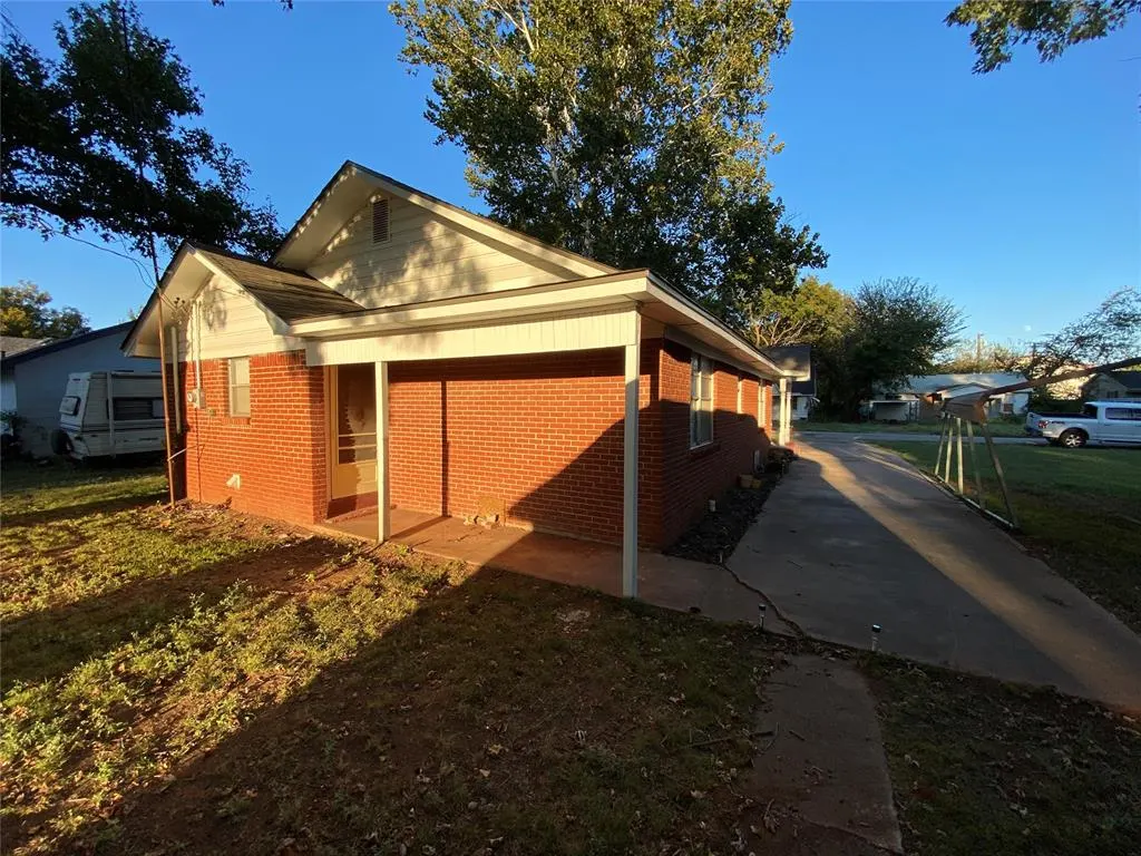 Photo 8 — 202 Ash, Maysville, OK 73057