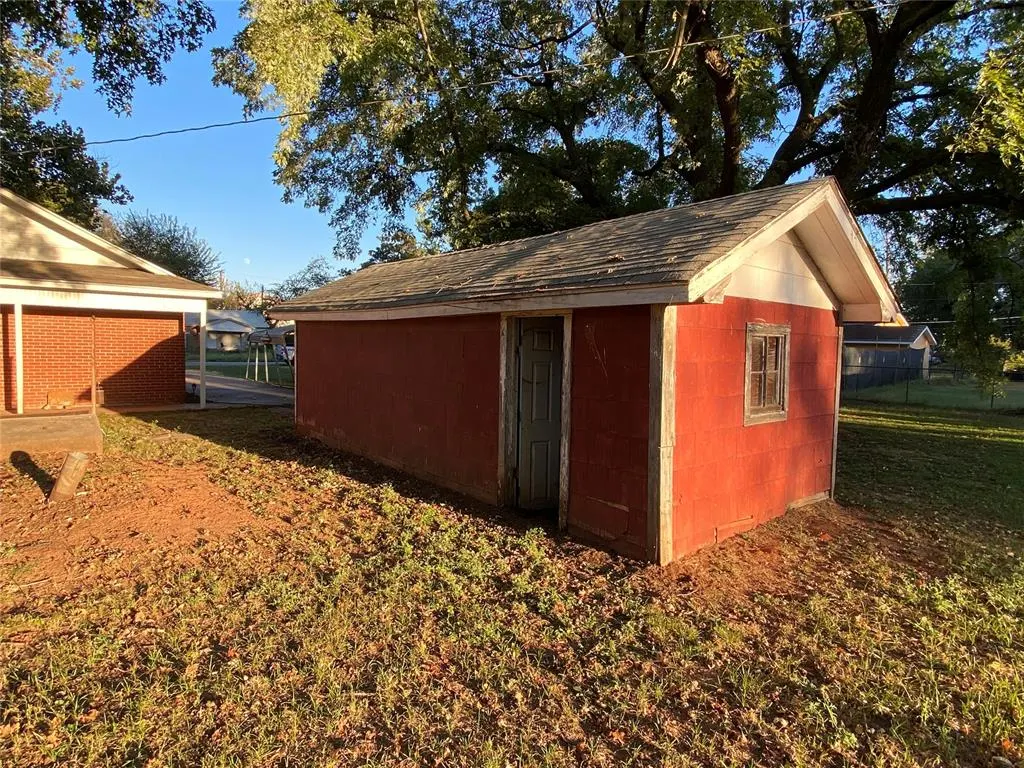 Photo 9 — 202 Ash, Maysville, OK 73057