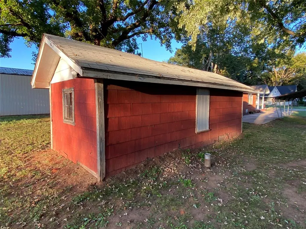 Photo 10 — 202 Ash, Maysville, OK 73057