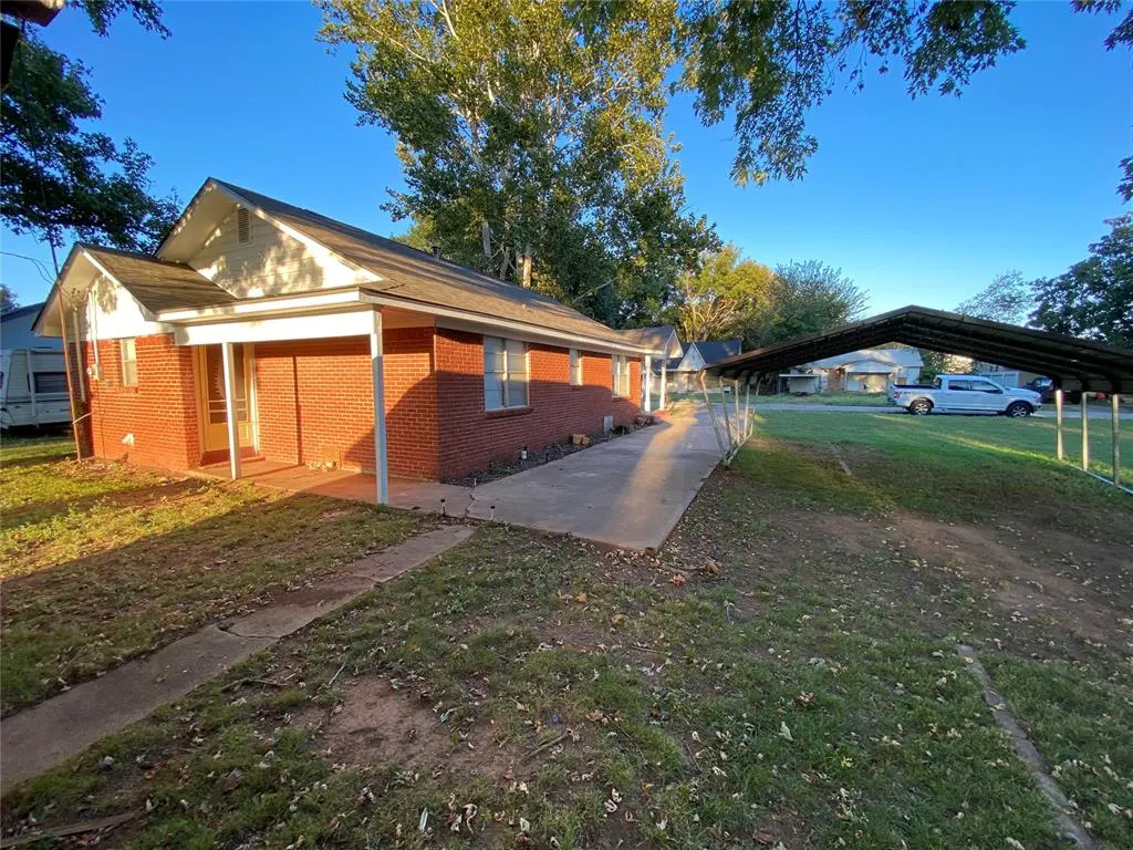 Photo 11 — 202 Ash, Maysville, OK 73057