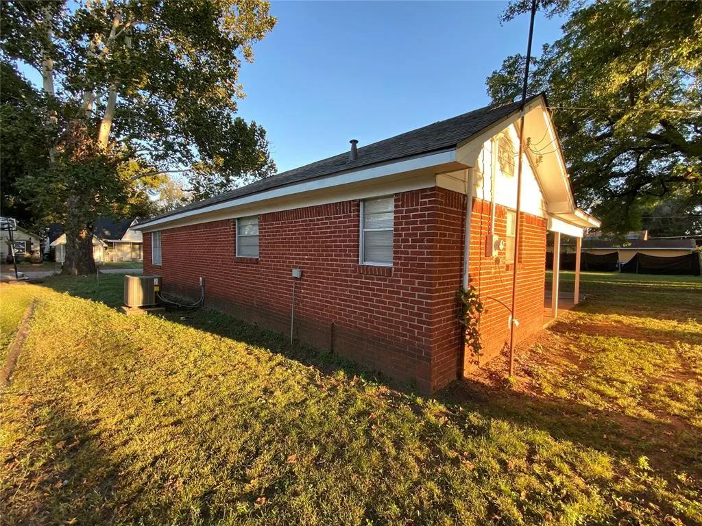 Photo 12 — 202 Ash, Maysville, OK 73057