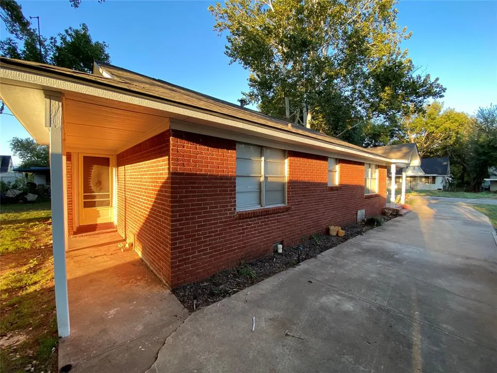 Photo 16 — 202 Ash, Maysville, OK 73057