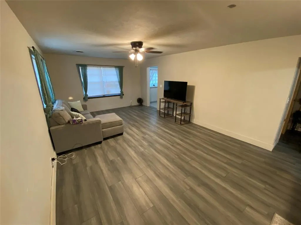 Photo 20 — 202 Ash, Maysville, OK 73057