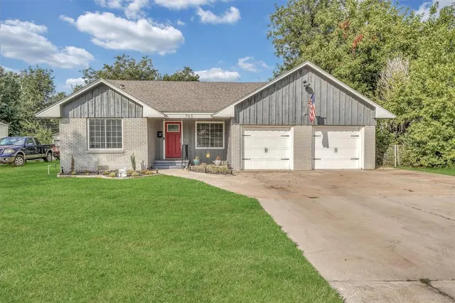 Photo 2 — 768 NW 16th Street, Lawton, OK 73507