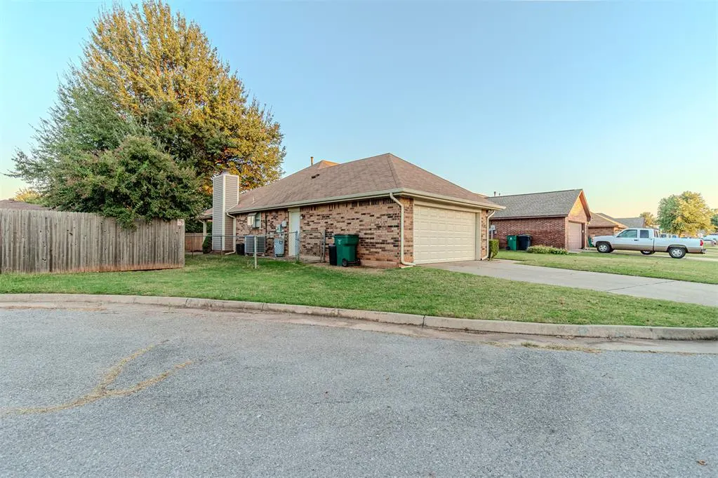 Photo 4 — 3716 Western Heights Avenue, Oklahoma City, OK 73179