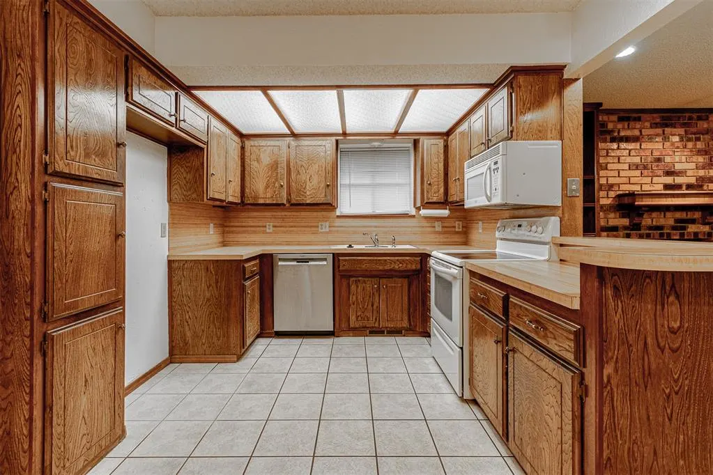 Photo 11 — 3716 Western Heights Avenue, Oklahoma City, OK 73179