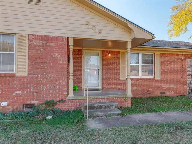 Photo 4 — 409 Olive Boulevard, Lindsay, OK 73052