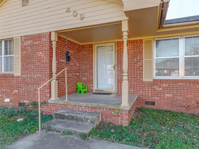 Photo 5 — 409 Olive Boulevard, Lindsay, OK 73052