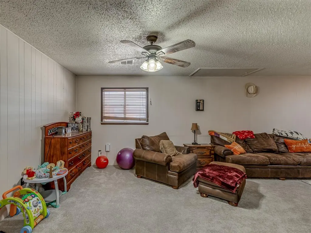 Photo 17 — 409 Olive Boulevard, Lindsay, OK 73052