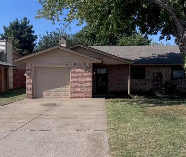 Front exterior — 1501 N Fretz Avenue, Edmond, OK 73003