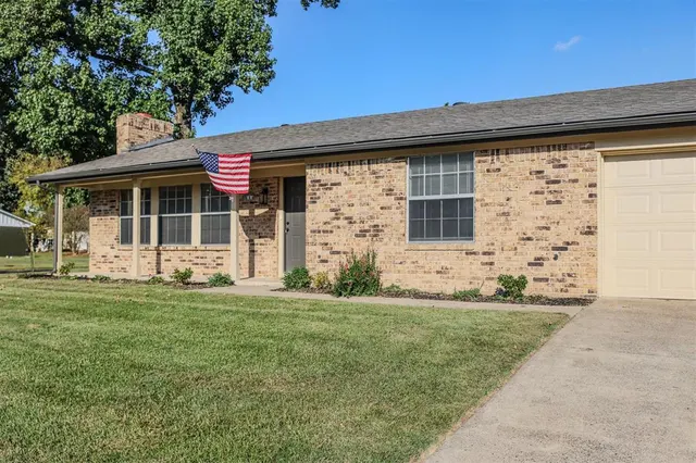 Photo 3 — 604 Manchester Drive, Idabel, OK 74745