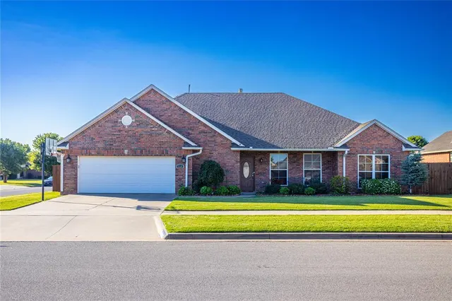 Front exterior — 2220 Stratta, Weatherford, OK 73096