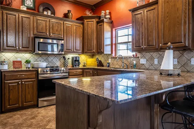 Photo 7 — 2220 Stratta, Weatherford, OK 73096