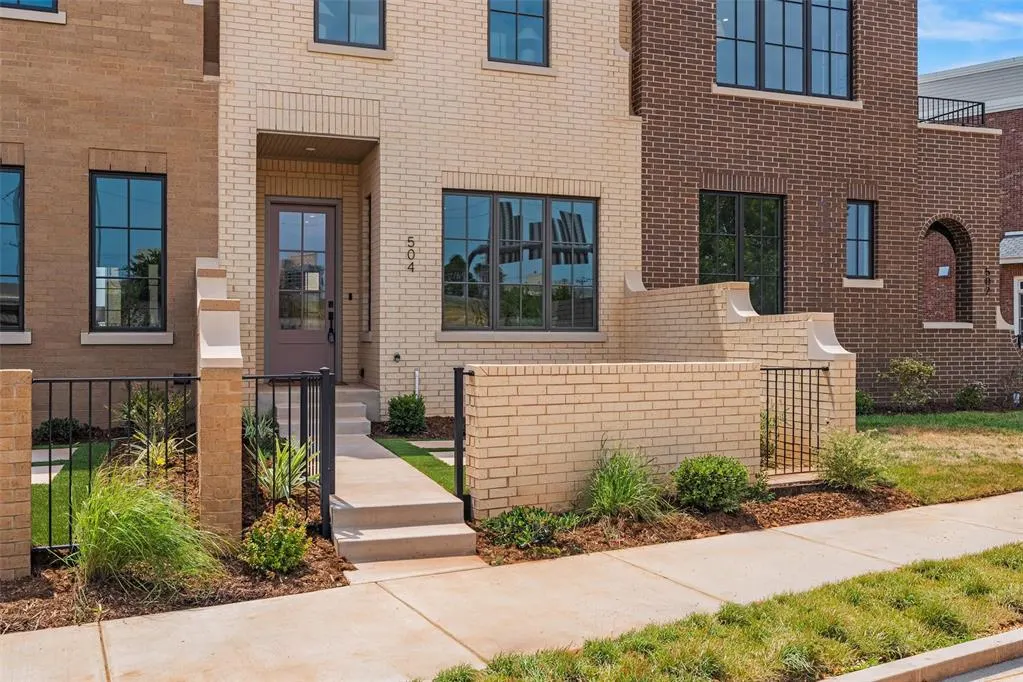 Photo 2 — 504 NE 2nd Street, Oklahoma City, OK 73104