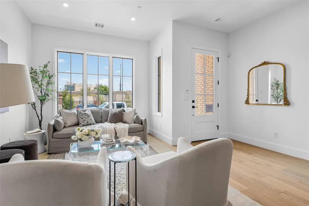 Photo 4 — 504 NE 2nd Street, Oklahoma City, OK 73104