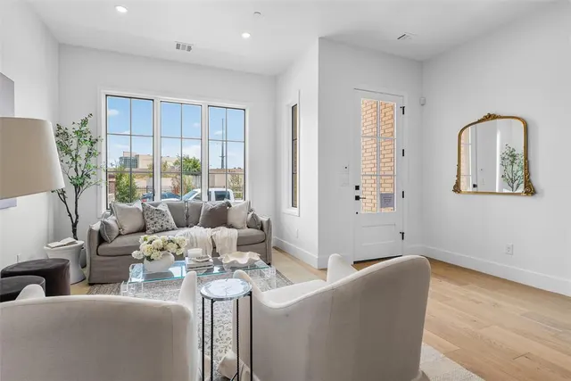Photo 4 — 504 NE 2nd Street, Oklahoma City, OK 73104
