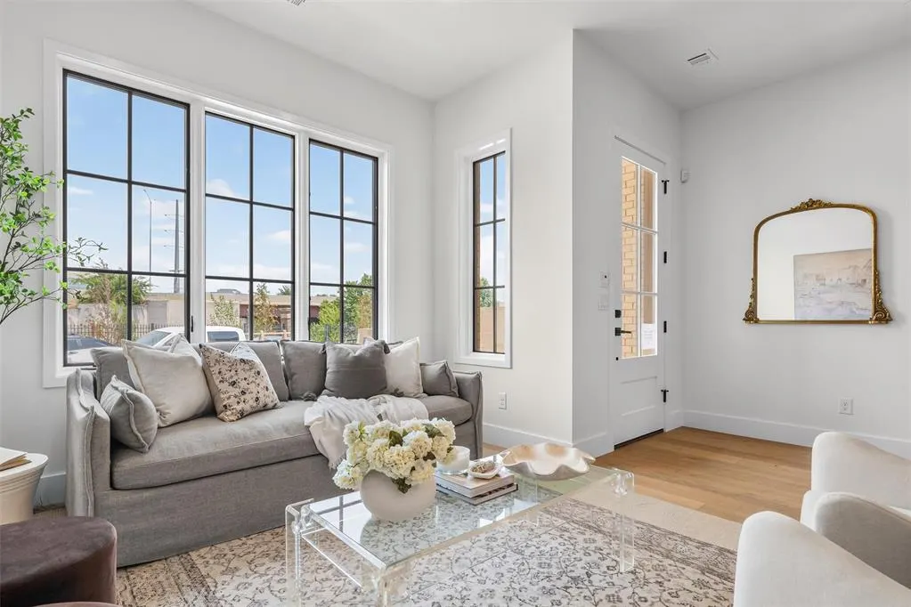 Photo 5 — 504 NE 2nd Street, Oklahoma City, OK 73104