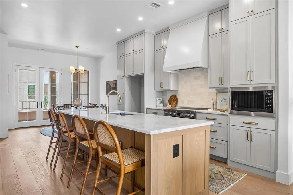 Photo 8 — 504 NE 2nd Street, Oklahoma City, OK 73104