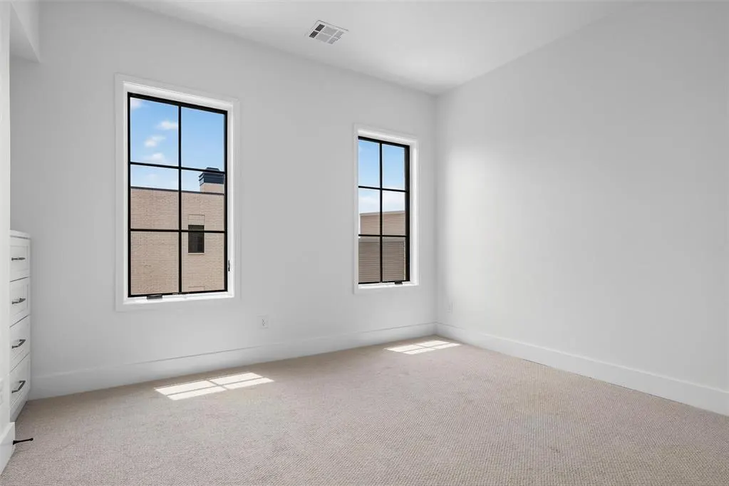 Photo 16 — 504 NE 2nd Street, Oklahoma City, OK 73104