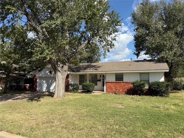 Photo 2 — 6500 N Grove Avenue, Warr Acres, OK 73132