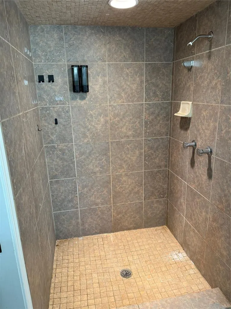 Photo 6 — 6500 N Grove Avenue, Warr Acres, OK 73132
