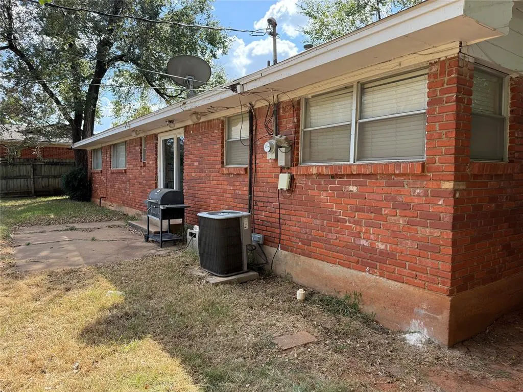 Photo 10 — 6500 N Grove Avenue, Warr Acres, OK 73132