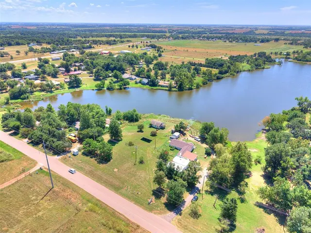 Photo 2 — 2160 Thunder Drive, Crescent, OK 73028