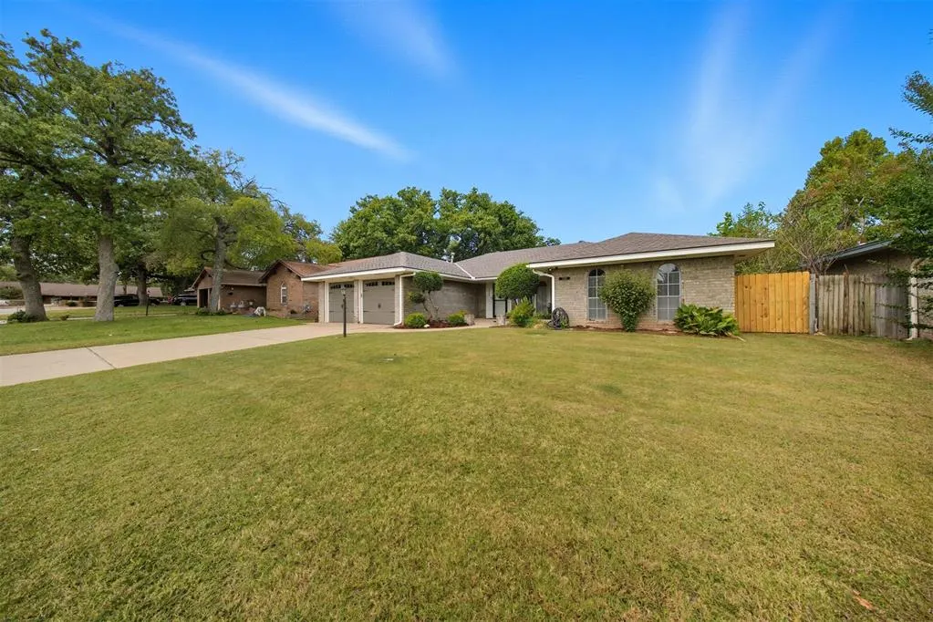 Front exterior — 7529 NW 11th Street, Oklahoma City, OK 73127