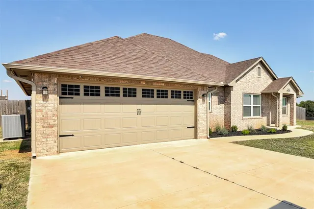Photo 2 — 2332 County Road 1335, Blanchard, OK 73010
