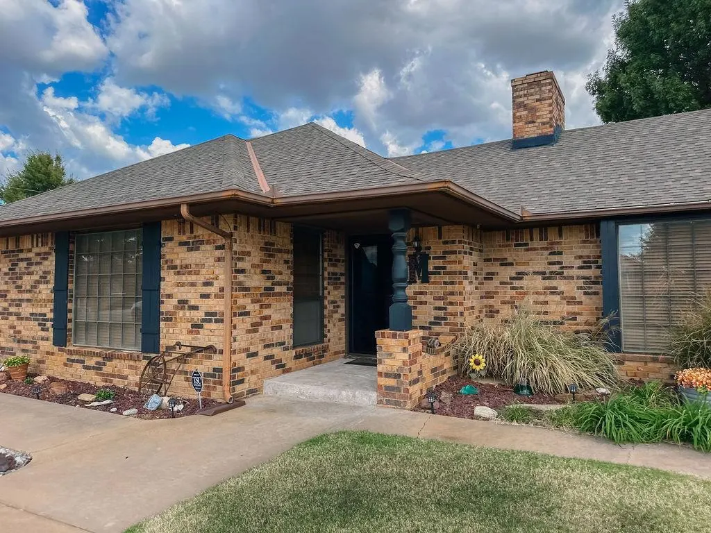 Photo 2 — 625 N Max Street, Hinton, OK 73047